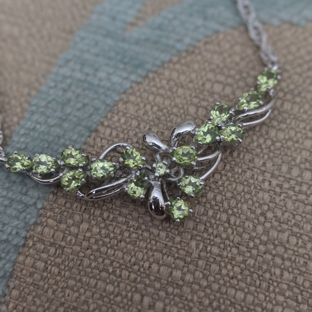 New rhodium plated peridot necklace
